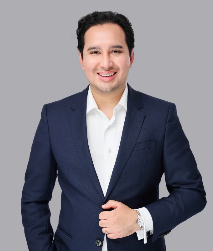 Photo of Luis Nares, Associate Director of Investor Relations